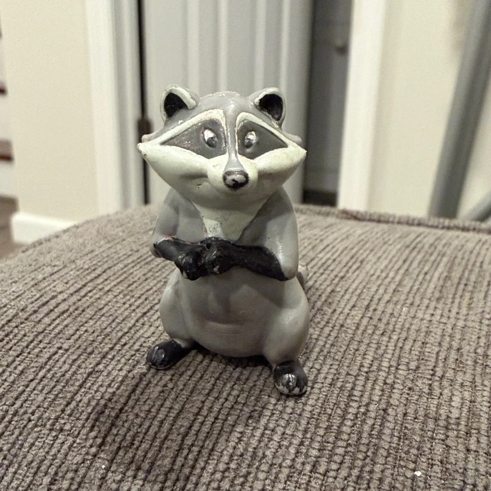 Vintage Disney figure - Meeko from Pocahontas     kids toys action figures toy